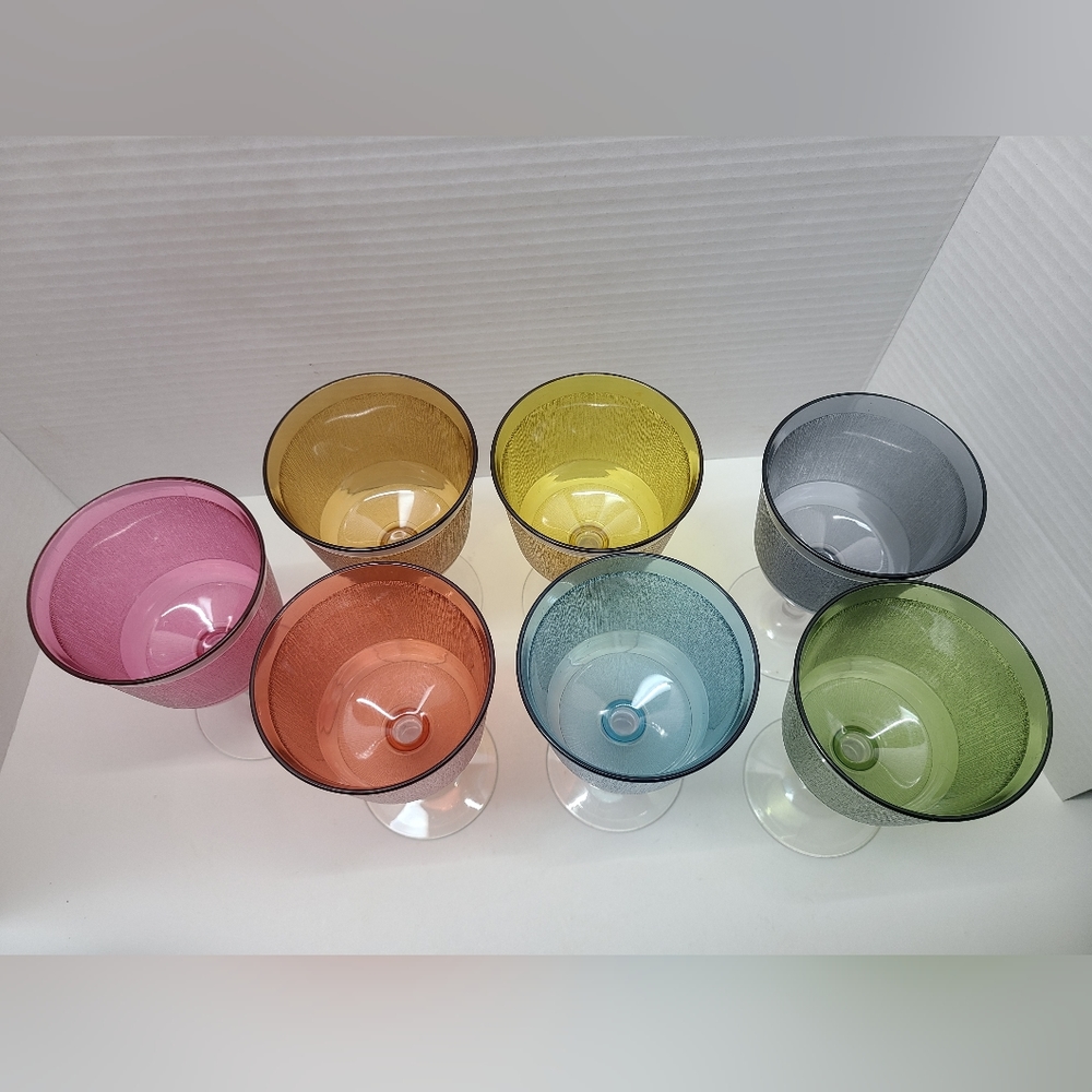 Set of 7 Vintage Plastic Stemware Goblet Cups Party Retro - Picture 2 of 7